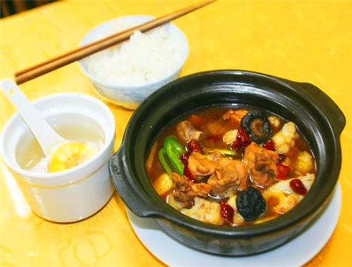 鲁香源黄焖鸡米饭